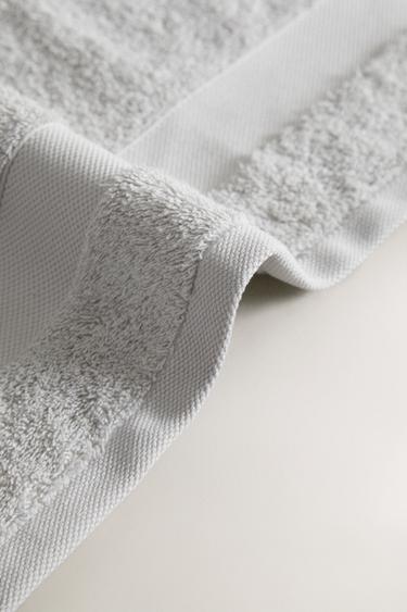 COTTON BATH TOWEL - Light grey by Zara