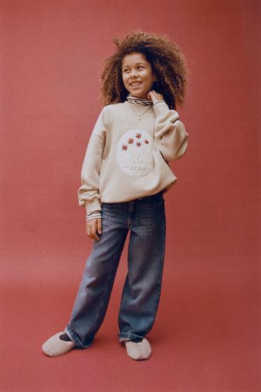 EMBROIDERED PATCH SWEATSHIRT - Beige by Zara