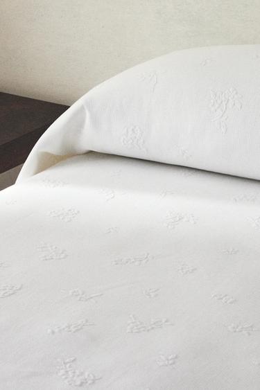 FLORAL JACQUARD BEDSPREAD - White by Zara