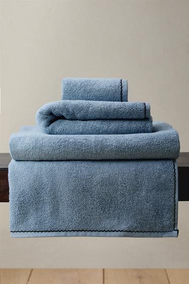 BATH TOWEL WITH SCALLOPED TOPSTITCHING - Light blue by Zara