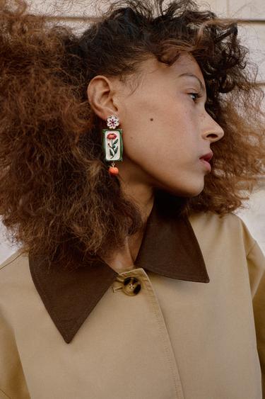 RESIN FLOWER EARRINGS - Golden by Zara - Image 0