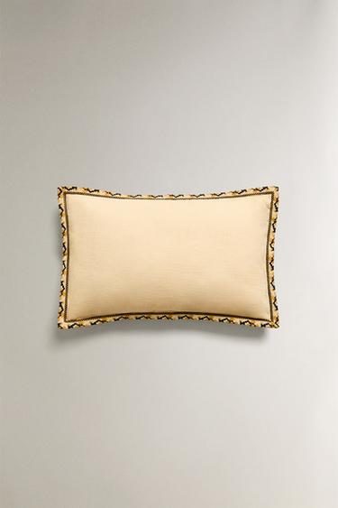 CUSHION COVER WITH GEOMETRIC EDGE - Light beige by Zara - Image 0