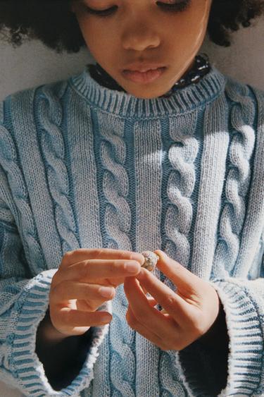CABLE-KNIT ACID WASH JUMPER - White / Sky blue by Zara