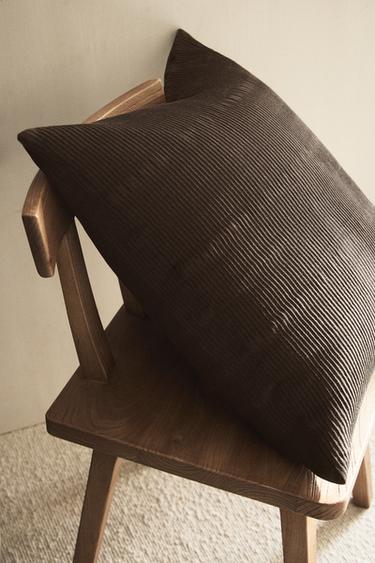GATHERED QUILT CUSHION COVER - Dark brown by Zara