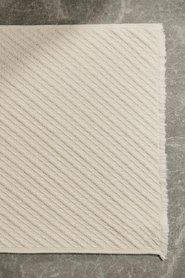 BATH MAT WITH DIAGONAL STRIPES - Ivory by Zara