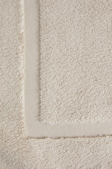 NON-SLIP SOFT TERRY BATH MAT - Light sand by Zara