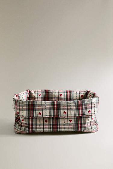 CHRISTMAS BREAD BASKET WITH HEARTS - Red by Zara