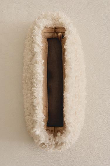 FURRY TOILETRY BAG - Ecru White by Zara