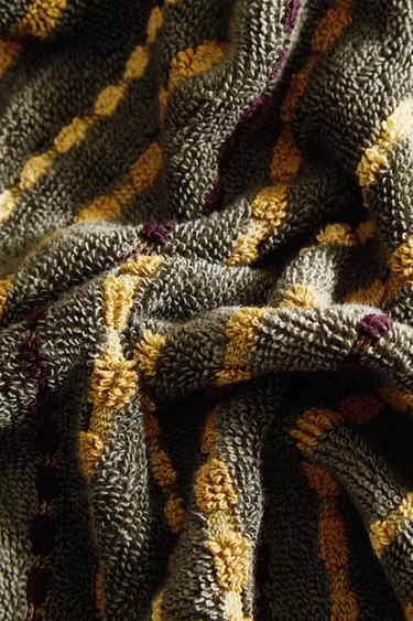 TEXTURED BATH TOWEL WITH COLOURED DOTS - Multicoloured by Zara