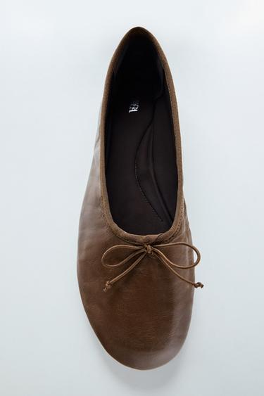 LEATHER BALLET FLATS WITH BOW - Brown by Zara