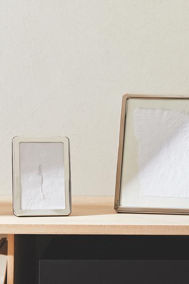 METAL PHOTO FRAME WITH ROUNDED CORNERS - Silver by Zara