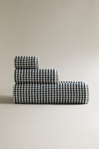 TEXTURED COTTON BATH TOWEL - Navy blue by Zara