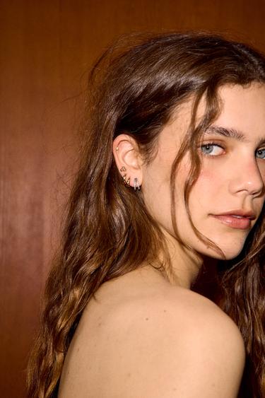 Zara {名称} - {颜色}