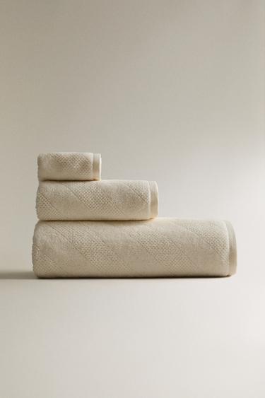 DIAGONAL TEXTURE BATH TOWEL - Ivory by Zara