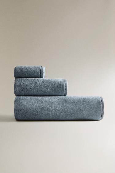 BATH TOWEL WITH SCALLOPED TOPSTITCHING - Light blue by Zara