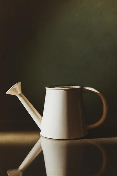 LACQUERED METAL GARDEN WATERING CAN - Ecru by Zara