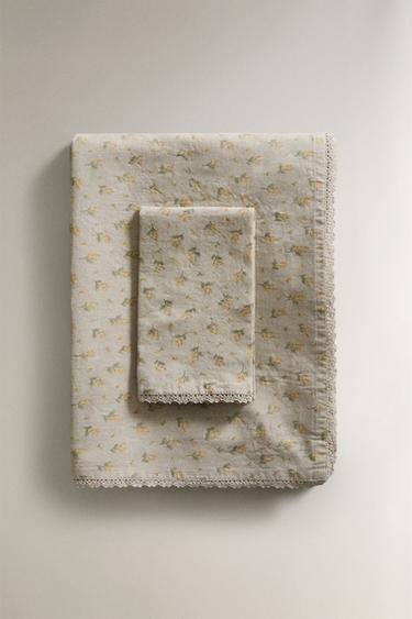 WILDFLOWER TABLECLOTH WITH LACE TRIM - Taupe grey by Zara