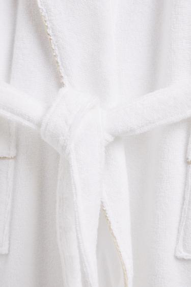 BATHROBE WITH PIPING (400 GXM²) - White by Zara