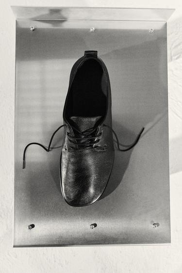 LEATHER DERBY SHOES - Black by Zara