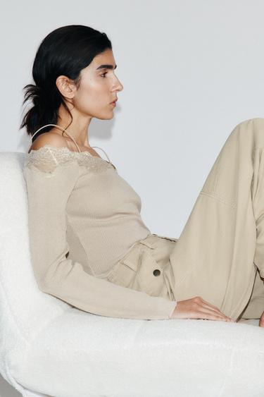 CONTRAST T-SHIRT WITH BARE SHOULDERS - Light beige by Zara