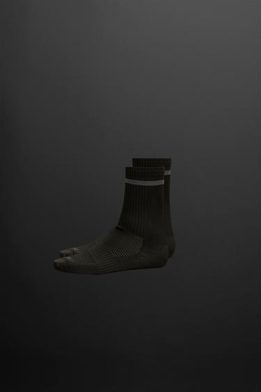 Zara {名称} - {颜色}