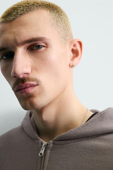 Zara {名称} - {颜色}