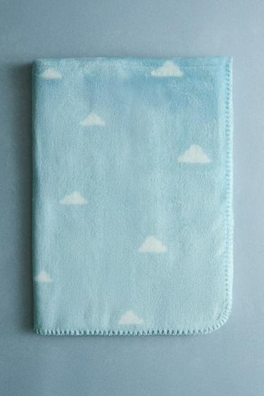CHILDREN’S CLOUD FLEECE BLANKET - Light blue by Zara