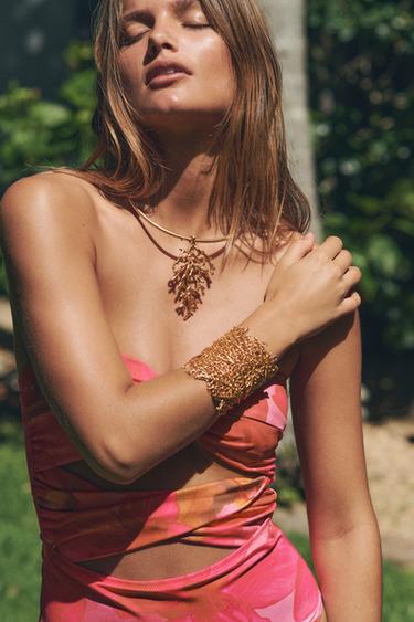 CORAL METAL BANGLE BRACELET - Golden by Zara - Image 0
