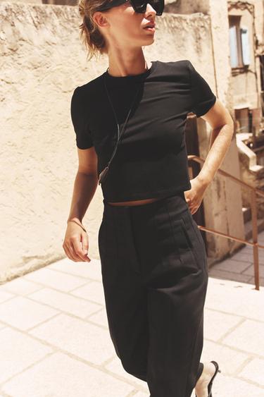 CROPPED STRETCH T-SHIRT - Black by Zara