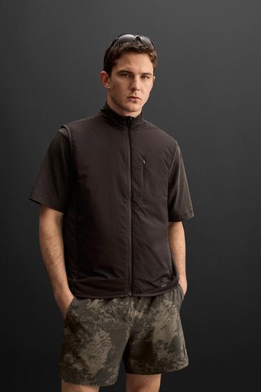 LIGHTWEIGHT TECHNICAL GILET - Dark brown by Zara