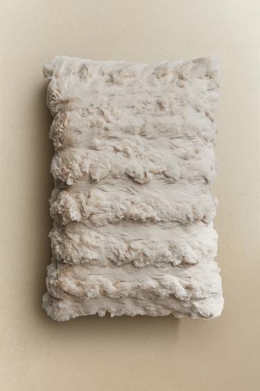 FAUX FUR CUSHION COVER - Ecru by Zara