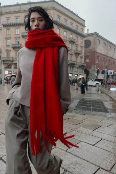 PLAIN FRINGED SCARF - Red by Zara