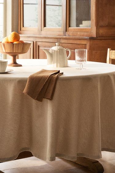 SCALLOPED TABLECLOTH - Light beige by Zara